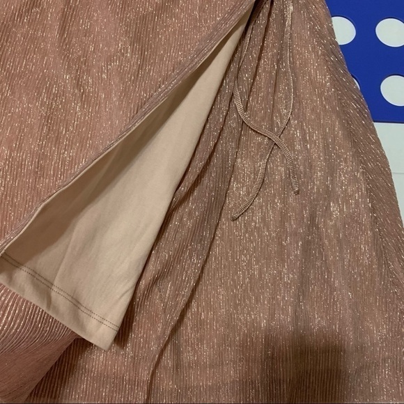 All in Favor Mauve Metallic Shimmering V-Neck Long Sleeve Dress. Size Small - Picture 3 of 14